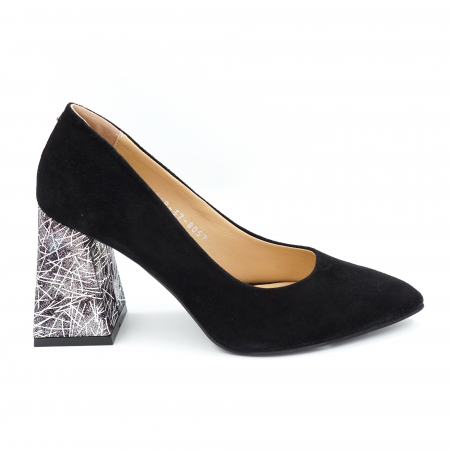 Dama - Pantofi din piele naturala intoarsa neagra si cu imprimeu argintiu cu varf ascutit stileto si toc mediu gros imbracat 8 cm 8057-8-24