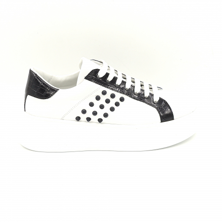 Pantofi dama - Pantofi dama tip adidas din piele naturala neagra si alba cu varf rotund si talpa 5 cm si accesorii tip tinte 64121-25