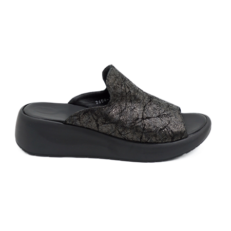 Sandale casual & sport dama - Sabot dama din piele naturala neagra cu imprimeu, cu varf rotund si talpa inalta 4 cm 1120-26