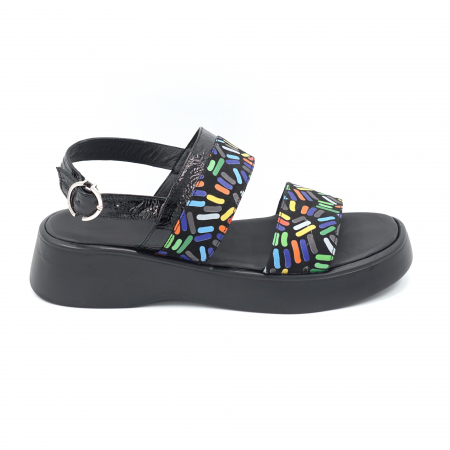Sandale casual & sport dama - Sandale dama din piele naturala lacuita neagra si cu imprimeu multicolor cu varf rotund si talpa de 4 cm 0221-24