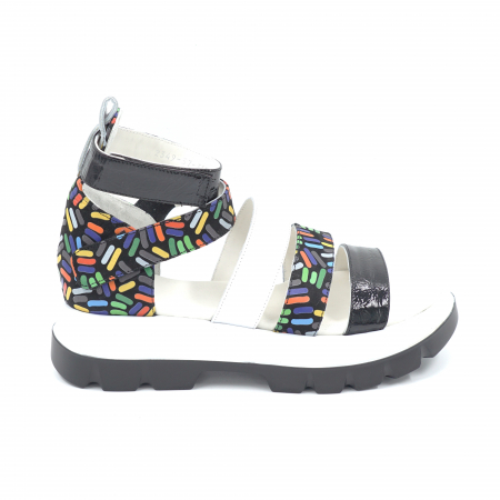 Sandale casual & sport dama - Sandale dama din piele naturala lacuita neagra, alba si cu imprimeu multicolor tip ROMANE cu varf rotund si talpa inalta 5 cm 3521-1-24