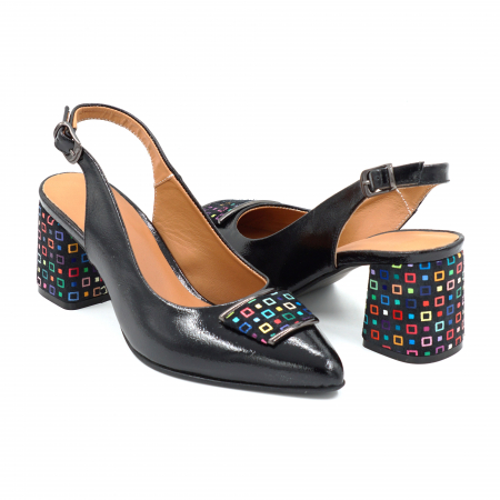 Sandale dama - Sandale dama din piele naturala lacuita neagra si cu imprimeu multicolor cu varf ascutit stileto si toc mic gros imbracat de 6 cm 0924-25