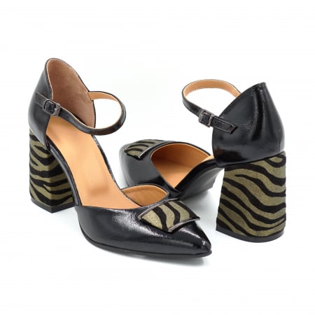 Sandale elegant & office dama - Sandale dama din piele naturala lacuita neagra si cu imprimeu zebra aurie cu varf ascutit stileto si toc mediu gros imbracat de 8 cm 1067-25