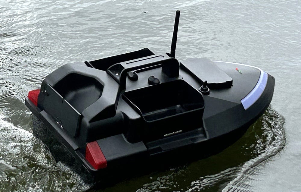 barca momeala, 3 rezervoare pentru momeala 