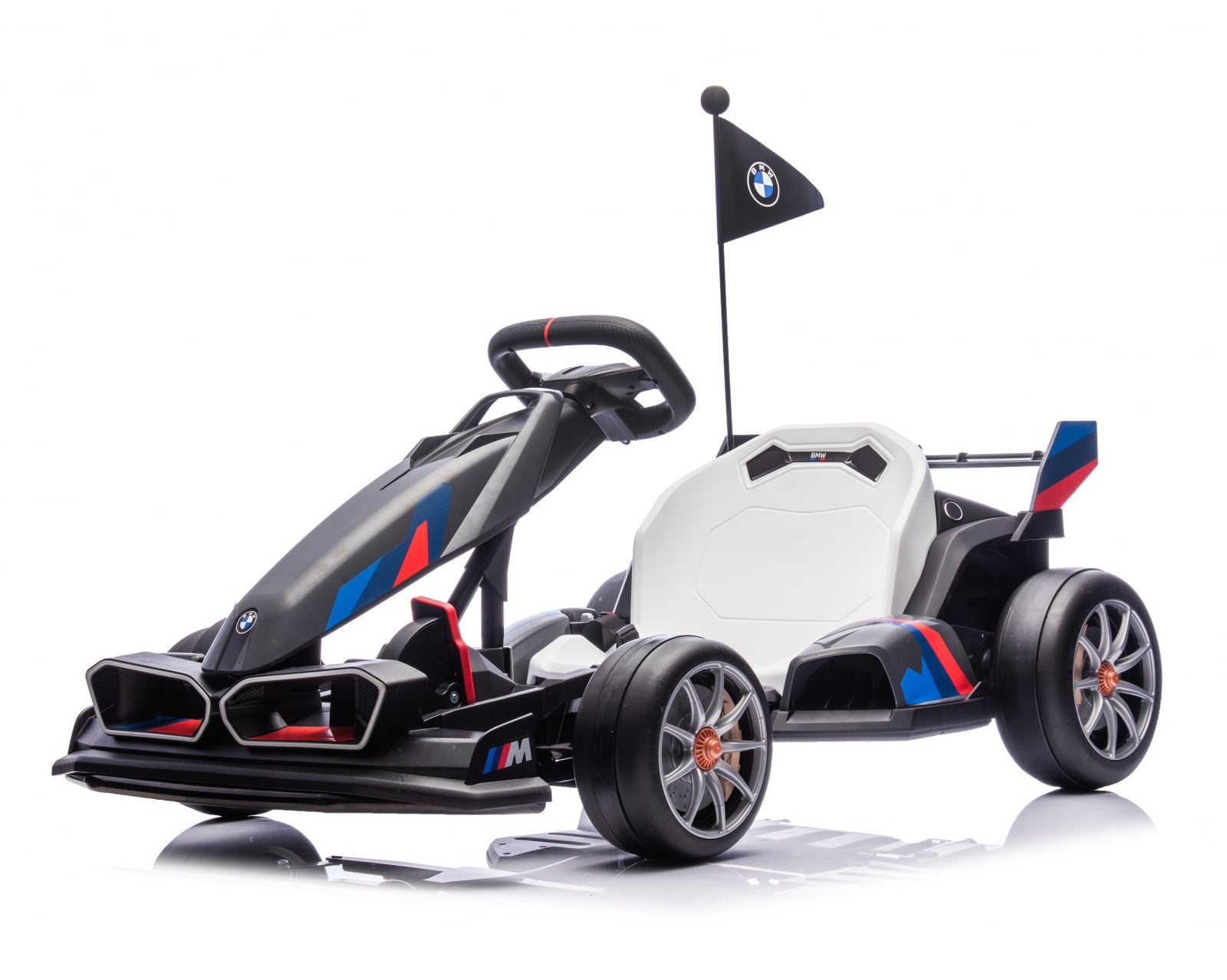 Cart, Kart electric pentru copii BMW Motosport putere 500W, sasiu ajustabil, Drift  Kartul electric BMW Motosport este ideal pentru copiii intre 4 si 12 ani. Acesta este echipat cu roti din plastic cu banda de rulaj pentru confort sporit, functie de drift pentru distractie garantata si 2 motoare de 250W in partea din spate.  Viteza maxima este de 12km/h, acesta are si o functie pentru incepatori avand o viteza mai mica, pornire din buton, centura de siguranta.   Go kart BMW Motosport echipat STANDARD  Sasiu ajustabil longitudinal, confortabil pentru un copil pana in 60kg Are 2 motoare electrice de putere 250W si 25000 Rpm cu o viteza maxima de 12km/h Comutator ascuns si protejat cu surub pentru setare viteza High/low speed, High speed fiind functia DRIFT  Capacitatea sa maximă de încărcare este de aproximativ 60 kg Baterie reincarcabila de 24V 7Ah  Port incarcare la vedere, incarcator 24V inclus  Indicator nivel baterie Scaun sport Steag cu inscriptii BMW, inclus  Pornire / oprire din buton  Comutator pentru schimbarea sensului de mers  inainte/inapoi Înălțimea maximă a utilizatorului: 160cm Roti din plastic cu banda de rulaj pe mijloc, pentru un confort sporit si derapaj Functie pentru incepatori (viteza redusa ) Low speed Viteza maxima   7 - 12KM / h Centura de siguranta Dimensiune maxime : 126 x 73 x 54CM Dimensiune minime : 98x 73 x 54CM Atenție! Nu este potrivit pentru copii sub 36 de luni. Varsta maxima recomandata 12 ani ! Utilizare sub supravegherea directă a adulților. Utilizați cu echipament de protecție. Nu trebuie utilizat în trafic Benficiati de GARANTIE 24 Luni  Atenție! Nu este potrivit pentru copii sub 36 de luni. Varsta maxima recomandata 12 ani ! Utilizare sub supravegherea directă a adulților. Utilizați cu echipament de protecție. Nu trebuie utilizat în trafic