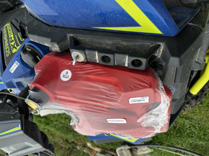 Canistra benzina Polaris Scrambler 8Litri [4]
