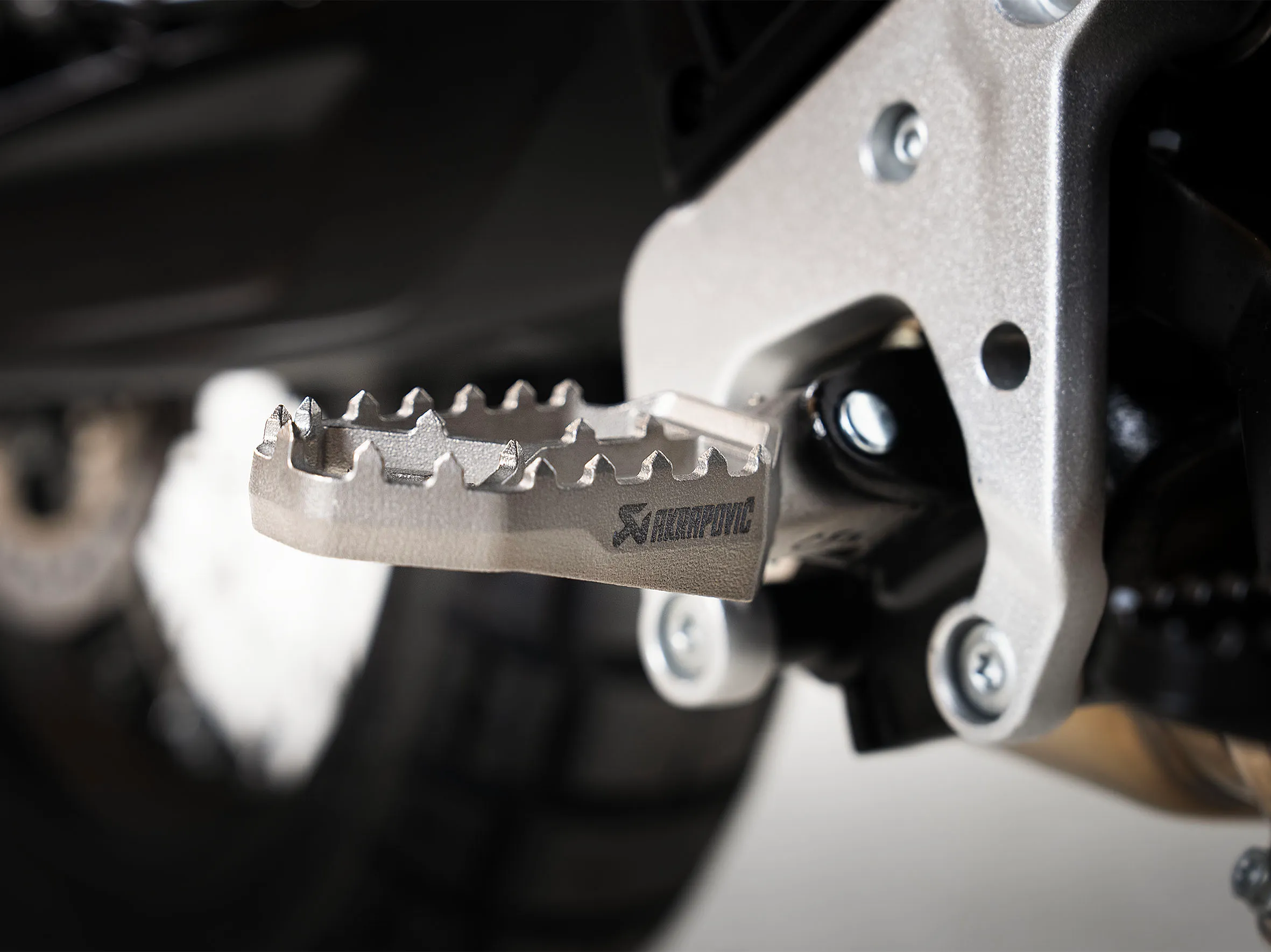 Scărițe Akrapovič CFMOTO 450MT, 700MT, 800MT | Titan [4]