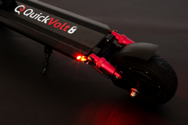 Trotineta electrica QuickVolt 8, Putere motor 500W, Autonomie 30-40km, Viteză maximă 40km/h [7]
