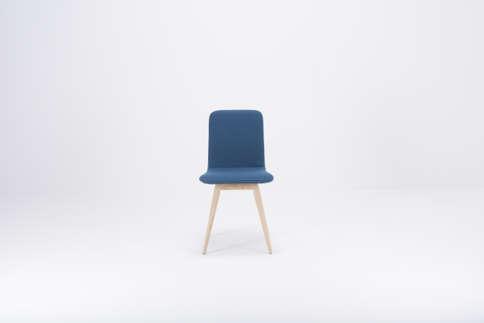 Ena chair with solid oak feet and seat+backrest upholstered with fabric Main Line Flex Gazzda [17]