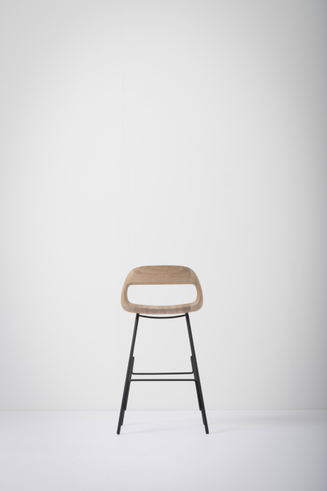 Scaun de bar la semi-inaltime Leina H63cm-sezut 45x48x83(dimensiuni gabarit) Gazzda Structura metalică vopsita și sezur+spătar și lemn masiv de stejar [5]