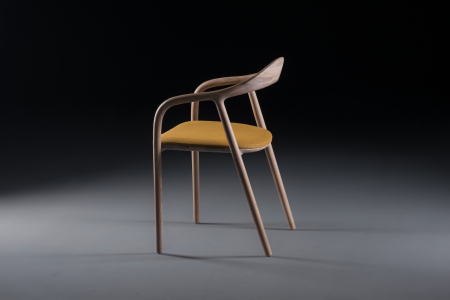 Scaun Neva cu brațe, stejar masiv și șezut tapițat textil Remix 3 – Artisan [1]