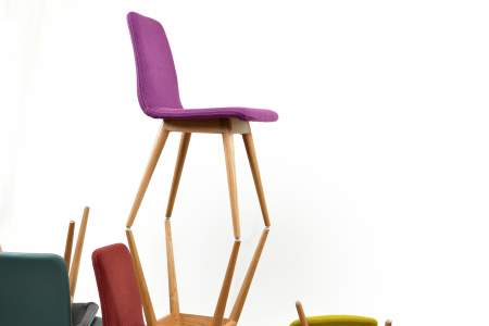 Ena chair with solid oak feet and seat+backrest upholstered with fabric Main Line Flex Gazzda [1]