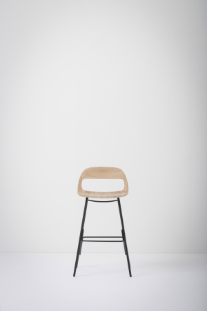 Scaun de bar la semi-inaltime Leina H63cm-sezut 45x48x83(dimensiuni gabarit) Gazzda Structura metalică vopsita și sezur+spătar și lemn masiv de stejar [2]