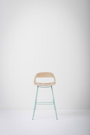 Scaun de bar la semi-inaltime Leina H63cm-sezut 45x48x83(dimensiuni gabarit) Gazzda Structura metalică vopsita și sezur+spătar și lemn masiv de stejar [5]