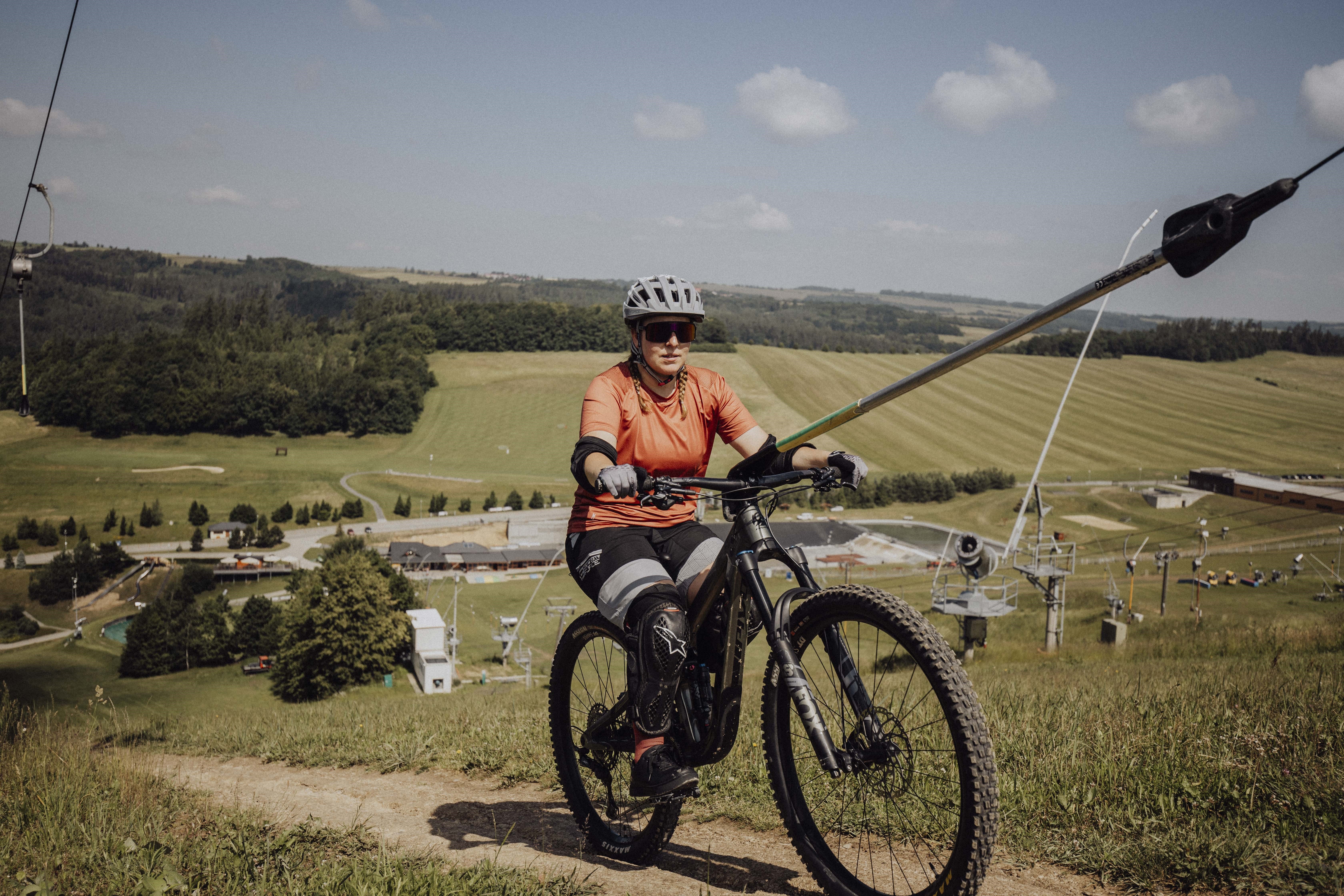 Pantaloni scurti Force Storm pana la talie cu bazon, negru/gri S [2]