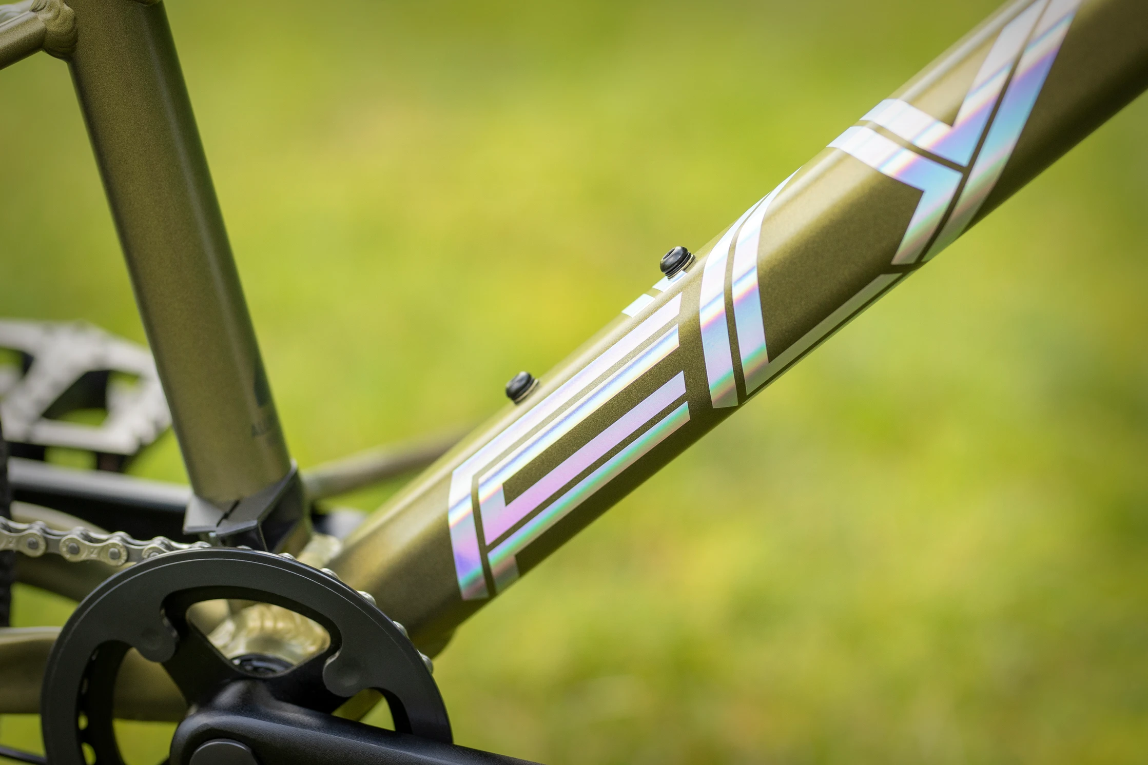 Bicicleta Superior FLY 24 VB Matte Olive Metallic/Hologram Chrome [4]