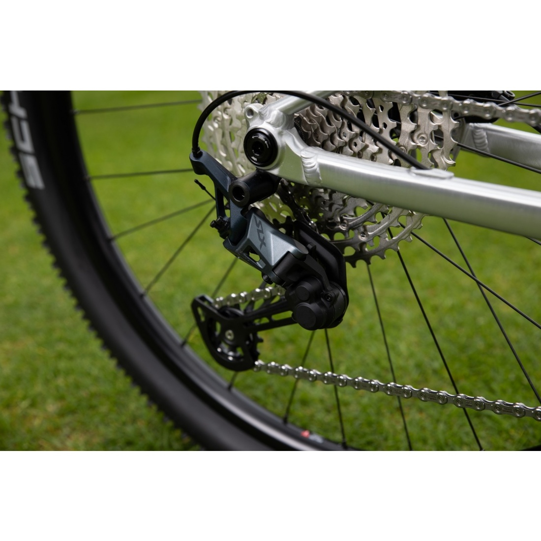 Bicicleta Superior TEAM 27.3, roti 27.5" Gloss Brushed Alu/Red 13" (XS) [3]