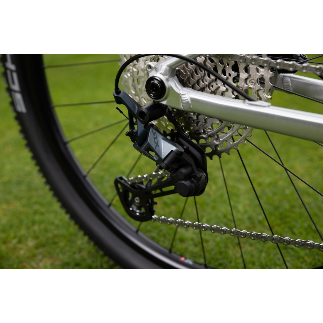 Bicicleta Superior TEAM 27.7, roti 27.5" Gloss Brushed Alu/Red 13" (XS) [3]