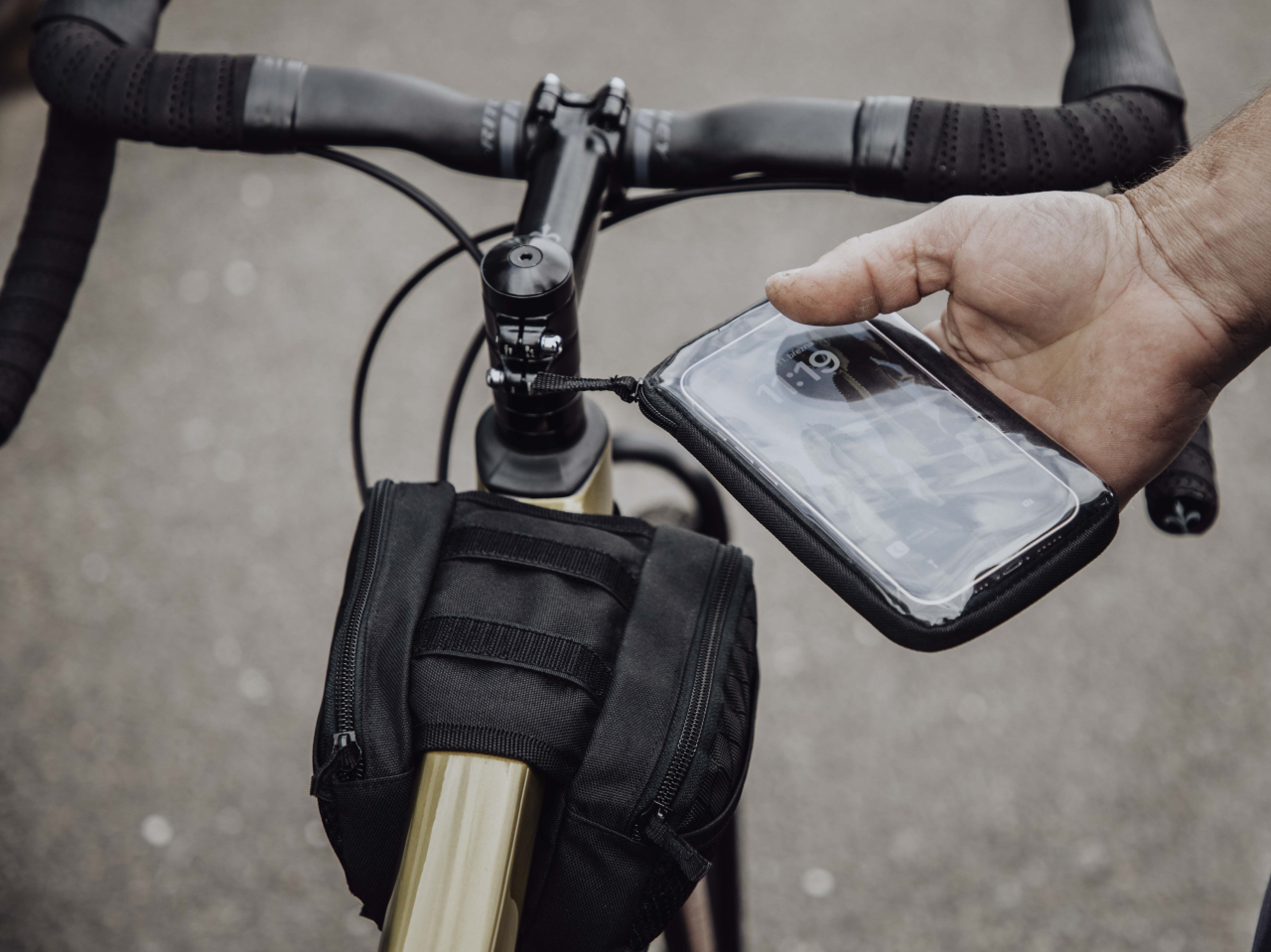 Borseta Cadru Force Dual pentru smartphone Neagra [15]