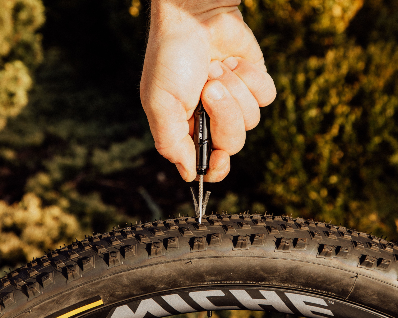 Kit de reparatie tubeless Force Pikado 2.0 + Pompa CO2 [4]