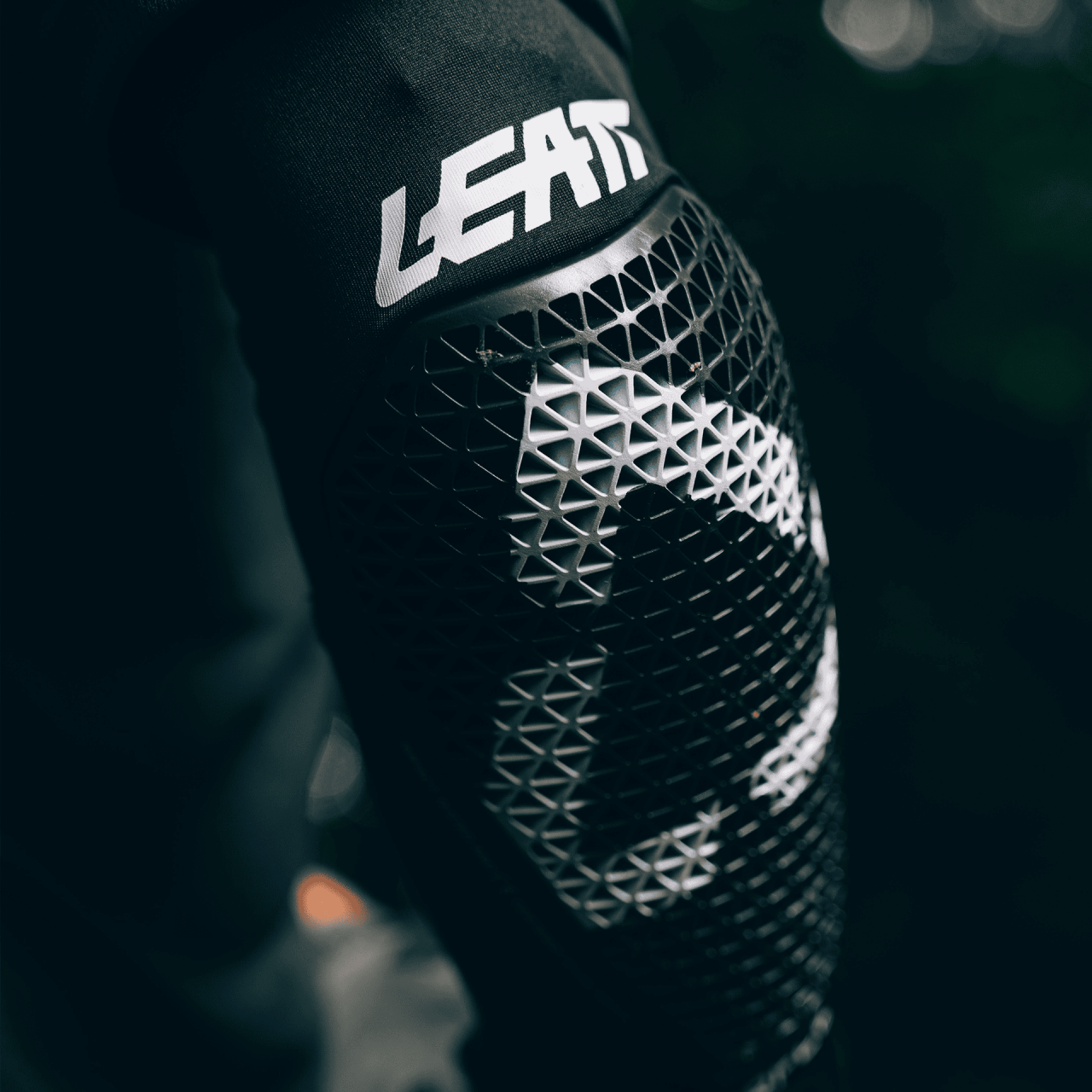 Protectii Cot Leatt ReaFlex Black L [4]