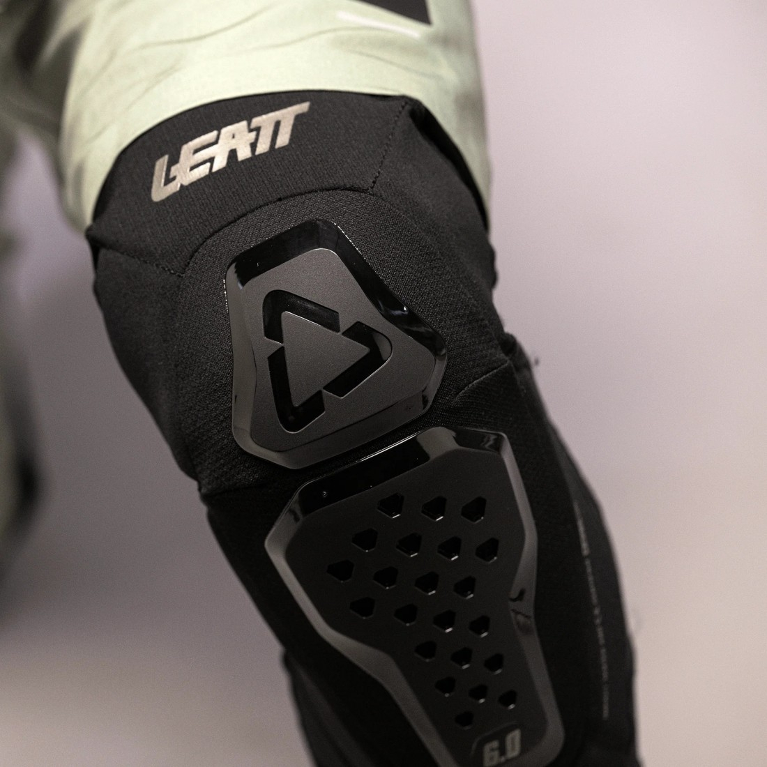 Protectii genunchi Leatt 6.0 Evo negru L [7]