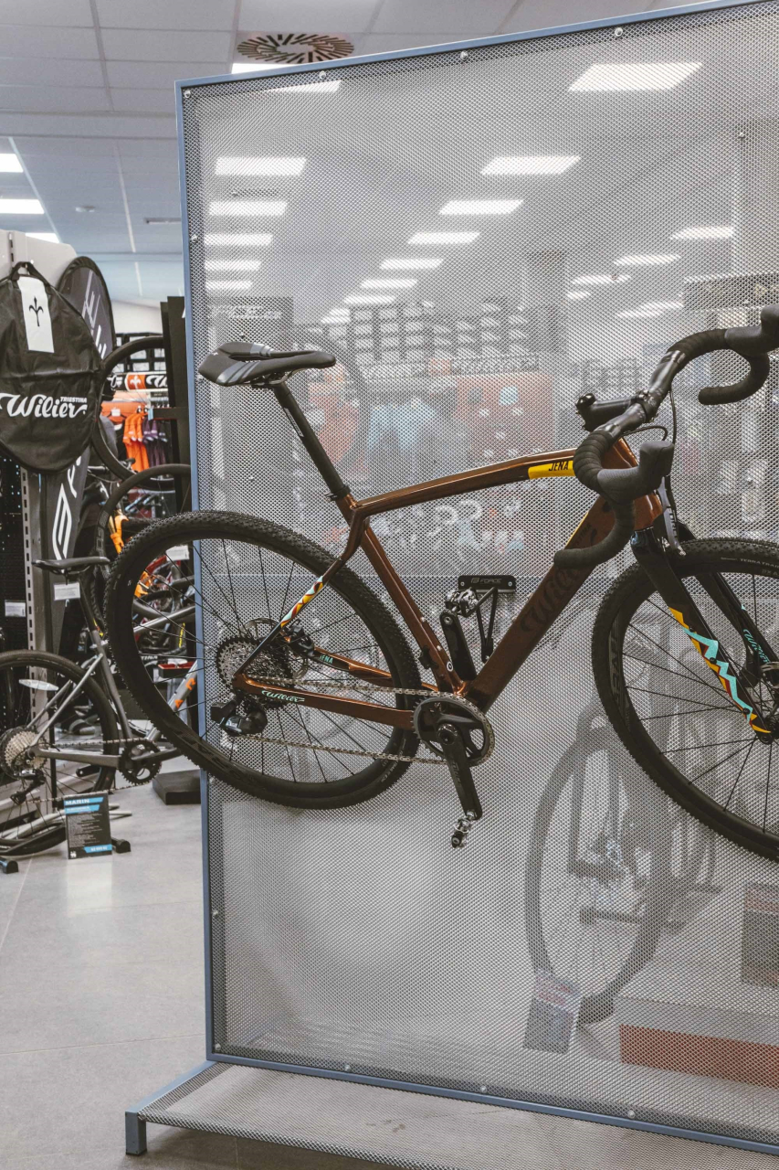 Suport Force prindere bicicleta pe perete in pedale [3]