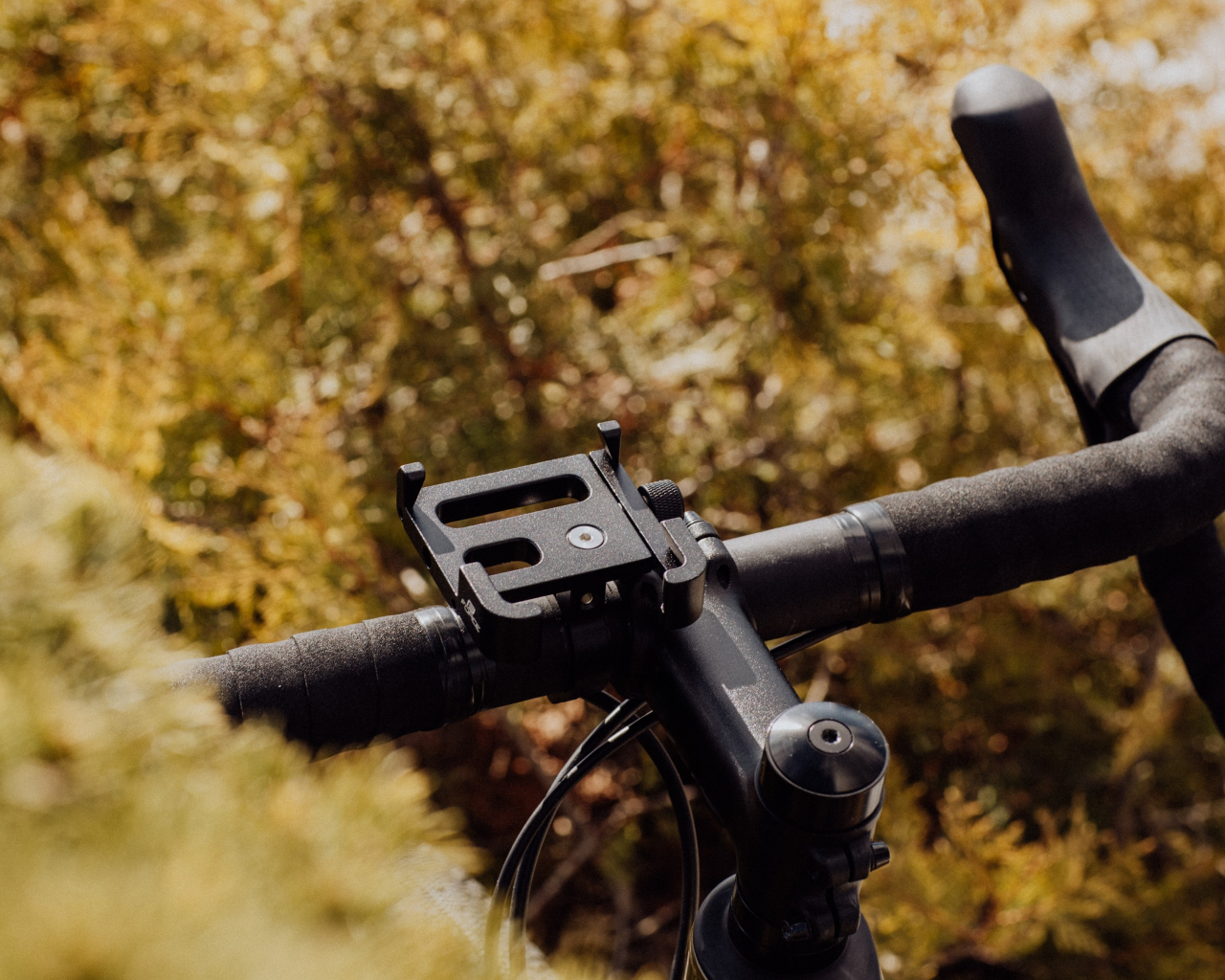 Suport telefon cu prindere pe ghidon Force Relo, reglabil, Negru [2]