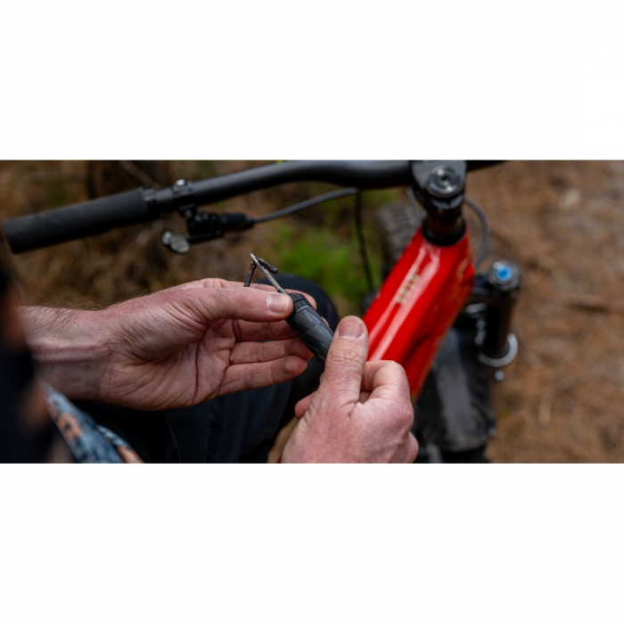 Unealta insertie snur Muc-Off Precision Tubeless Repair Capsule, Magenta [9]