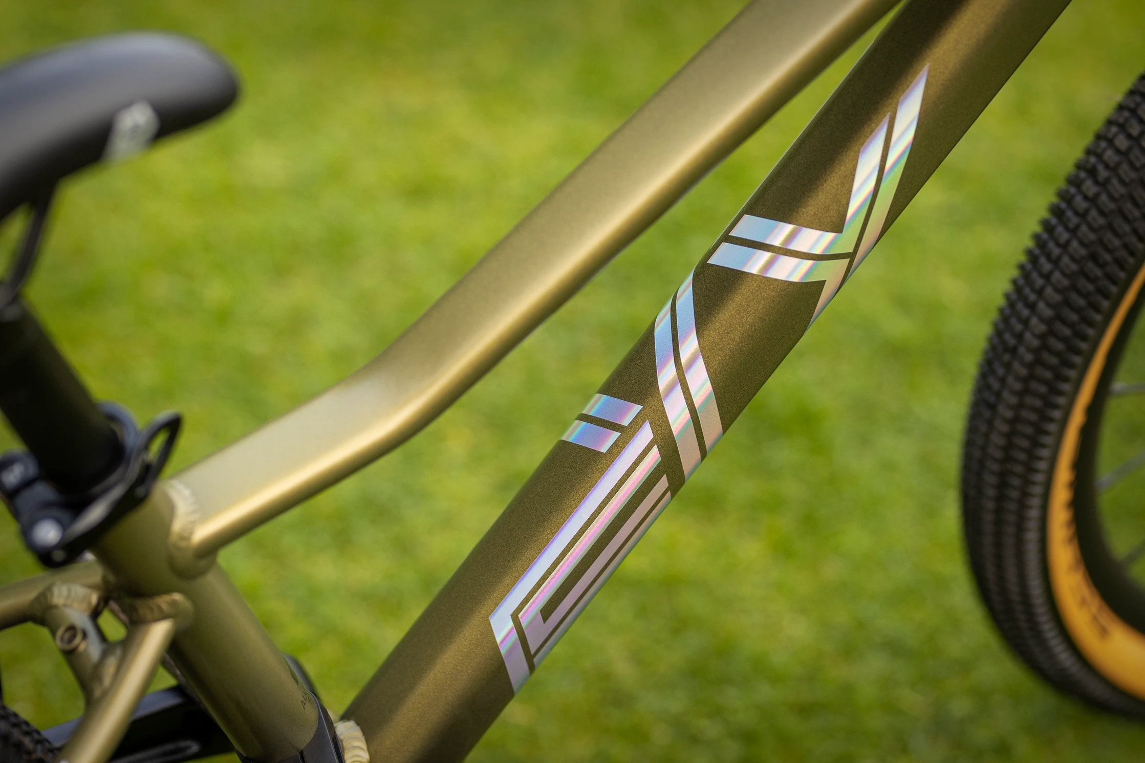 Bicicleta Superior FLY 20 DB Matte Olive Metallic/Hologram Chrome [2]