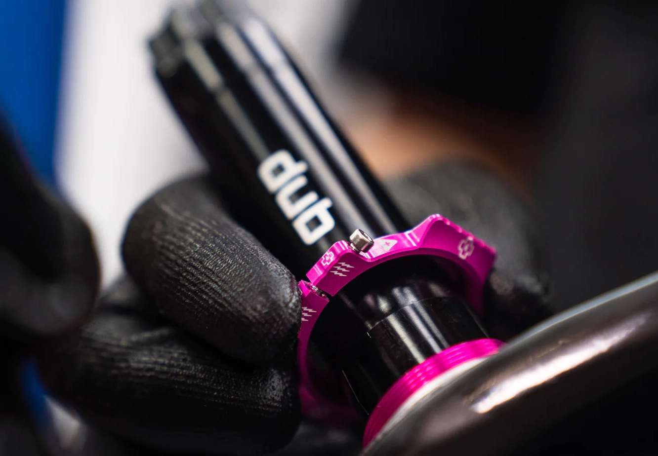 Piulita pretensionare rulmenti pedalier Muc-Off Crank Preload Ring Rosu [2]