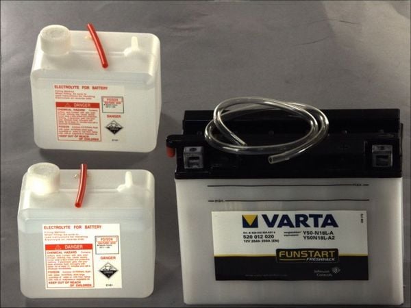 Baterie moto Acid cu intretinere VARTA 12V 20Ah 260A R+ aerisire stanga 207x92x164 Incarcare uscata cu acid