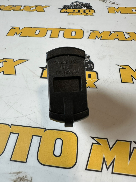 Dual USB (2.1 A ) Charge Ports Whith Digital Voltage Monitors [7]