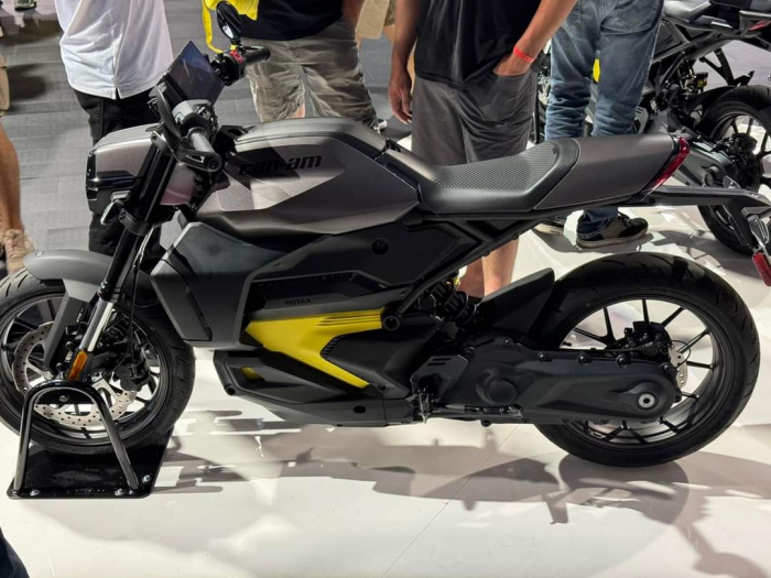 Motocicleta Electrica Can-Am Pulse 35 kW Carbon Black 2025 [2]