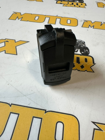 Dual USB (2.1 A ) Charge Ports Whith Digital Voltage Monitors [1]