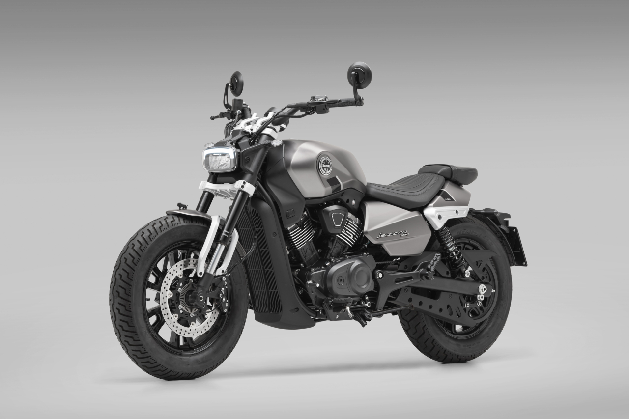 Benelli Leoncino Bobber 400 [4]