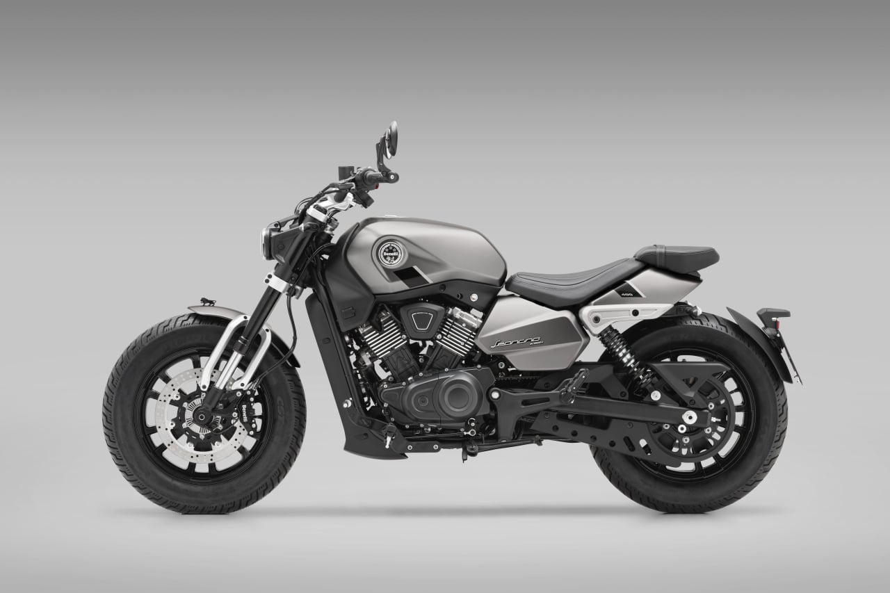 Benelli Leoncino Bobber 400 [3]