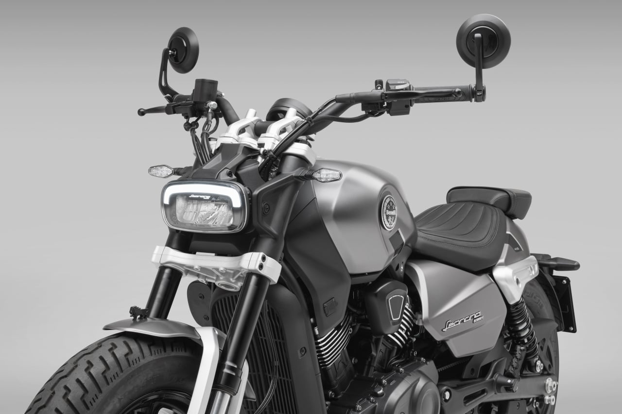 Benelli Leoncino Bobber 400 [11]
