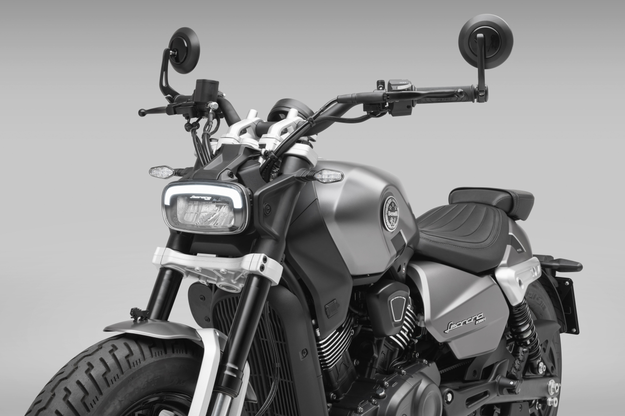 Benelli Leoncino Bobber 400 [11]