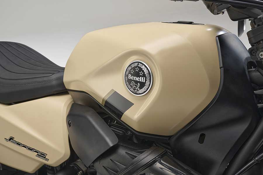 Benelli Leoncino Bobber 400 [7]