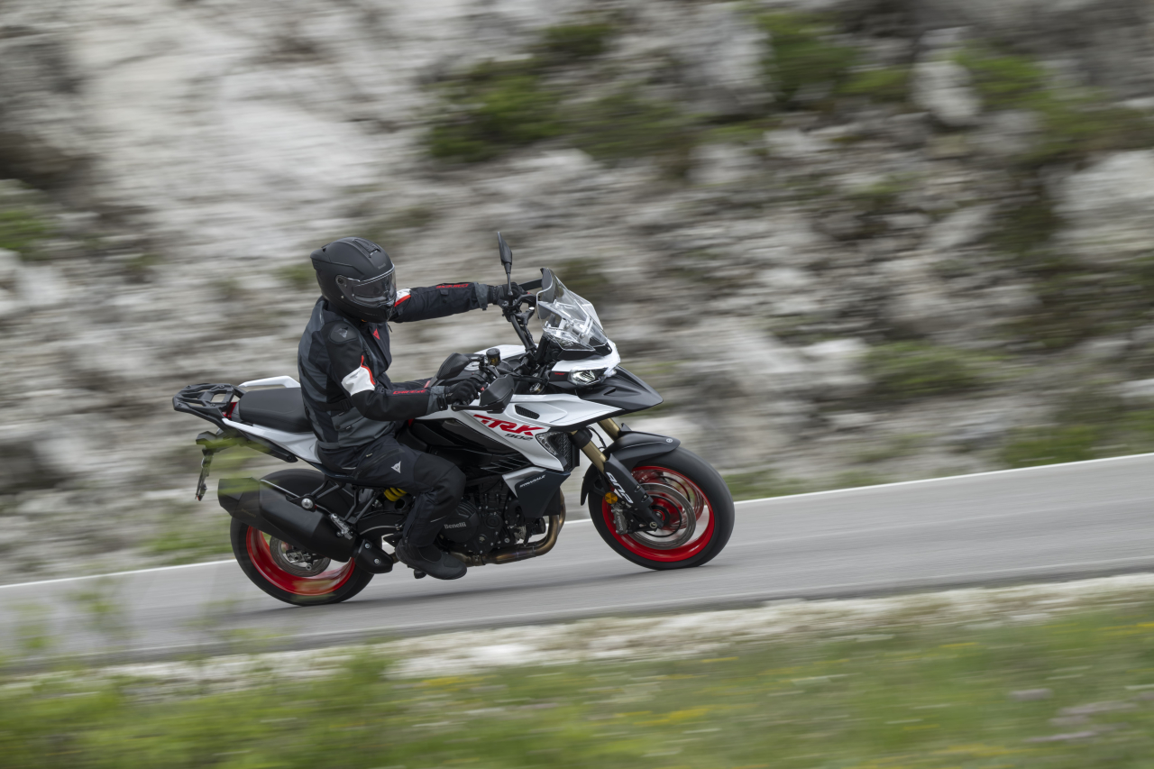 Benelli TRK 902 Stradale [13]