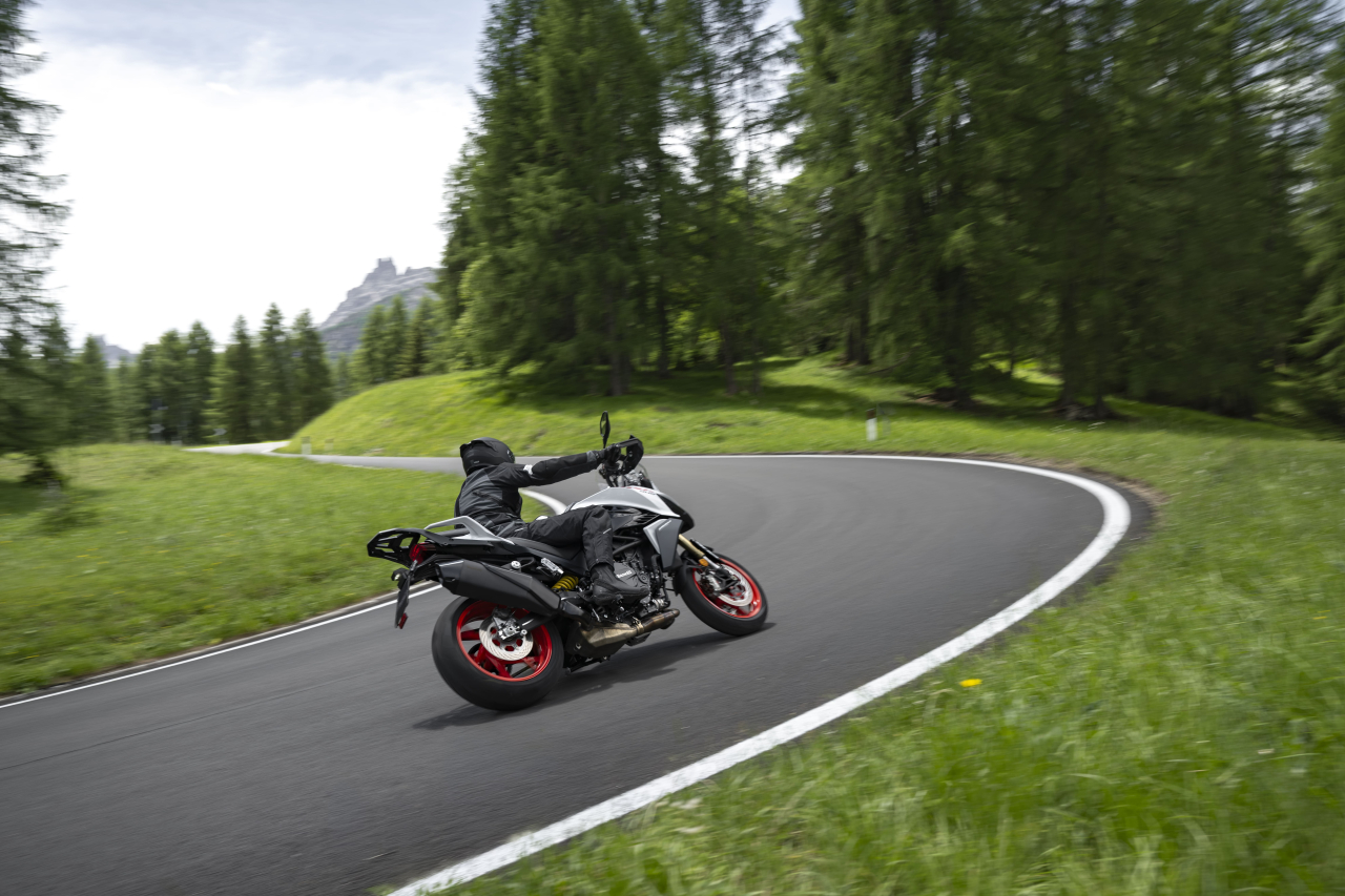 Benelli TRK 902 Stradale [15]