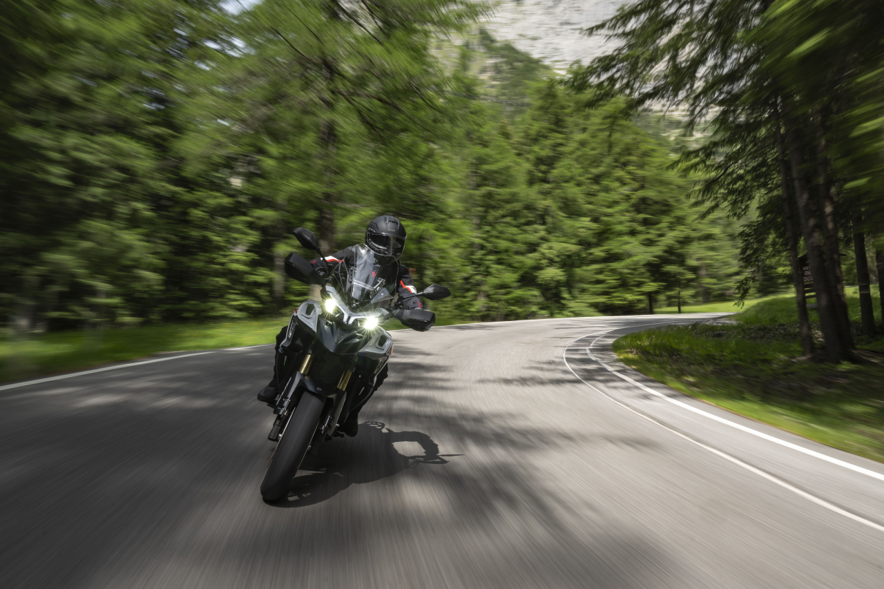 Benelli TRK 902 Stradale [12]