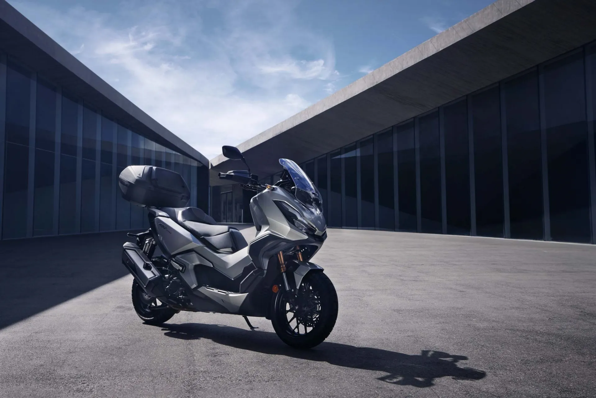 Honda ADV 350 + topcase [11]