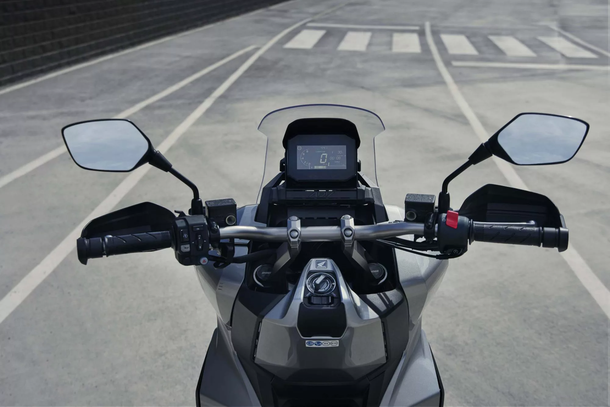 Honda ADV 350 cu Top Case [6]