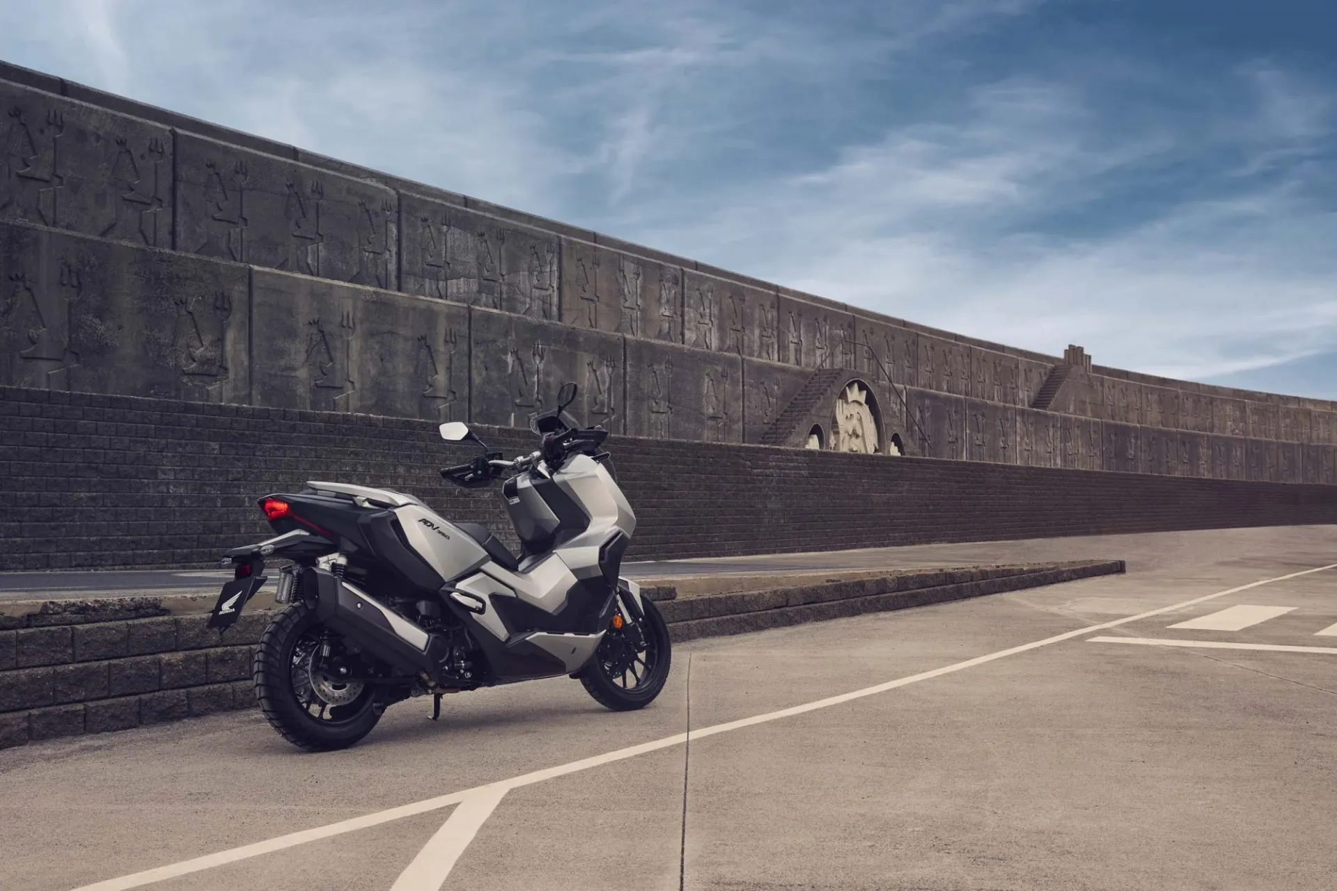 Honda ADV 350 + topcase [12]