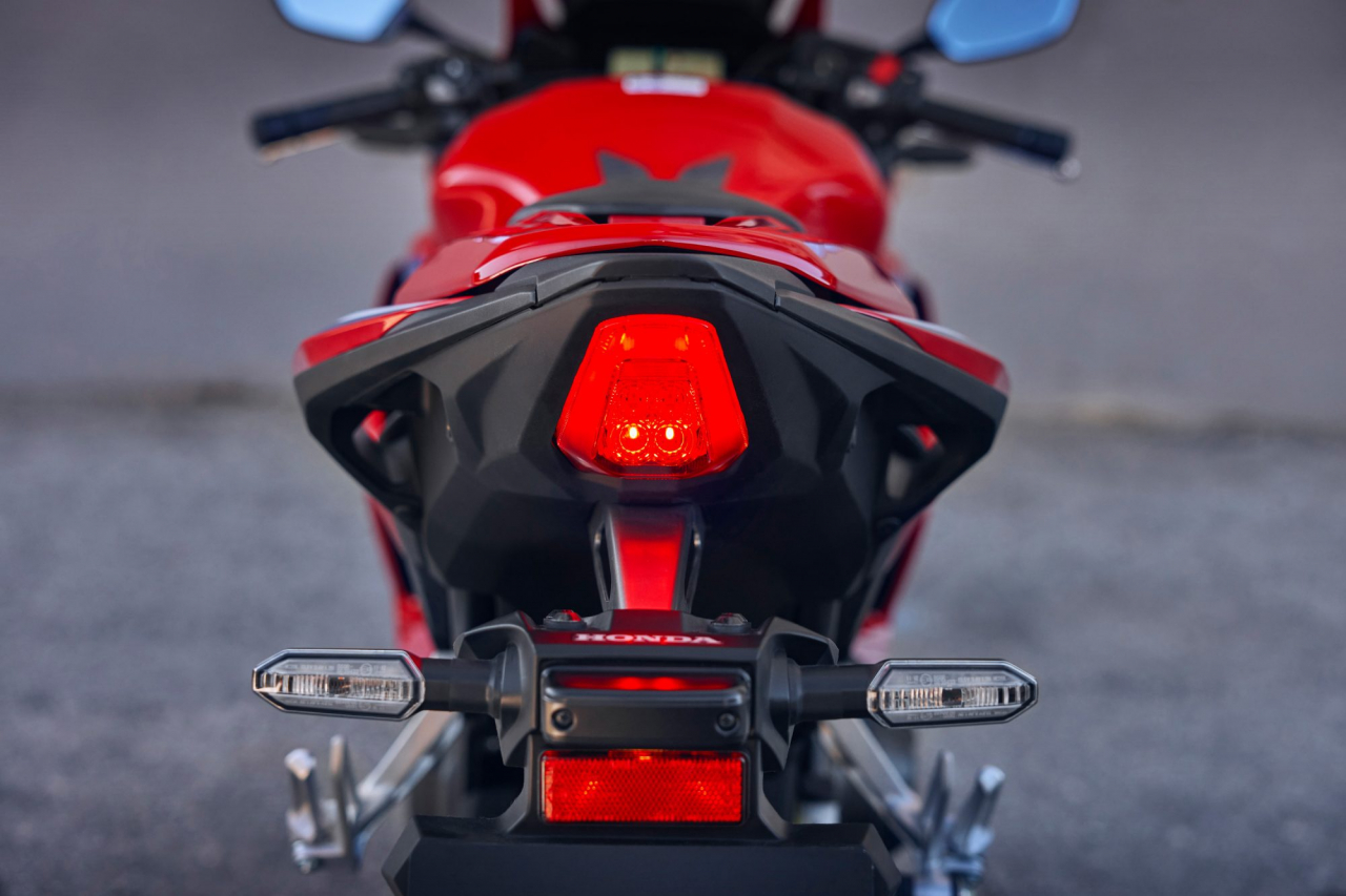 Honda CBR 500 R [8]