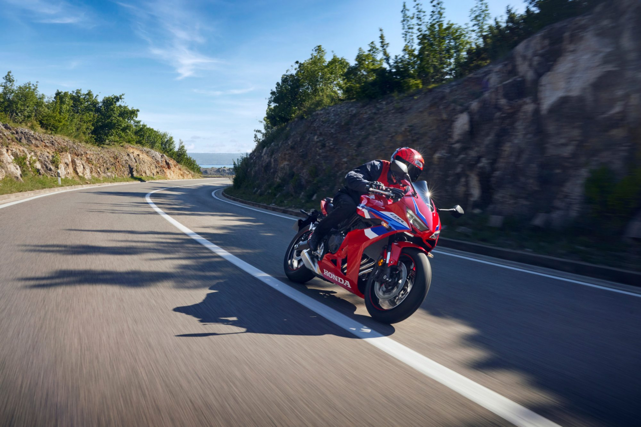 Honda CBR 650 R [16]