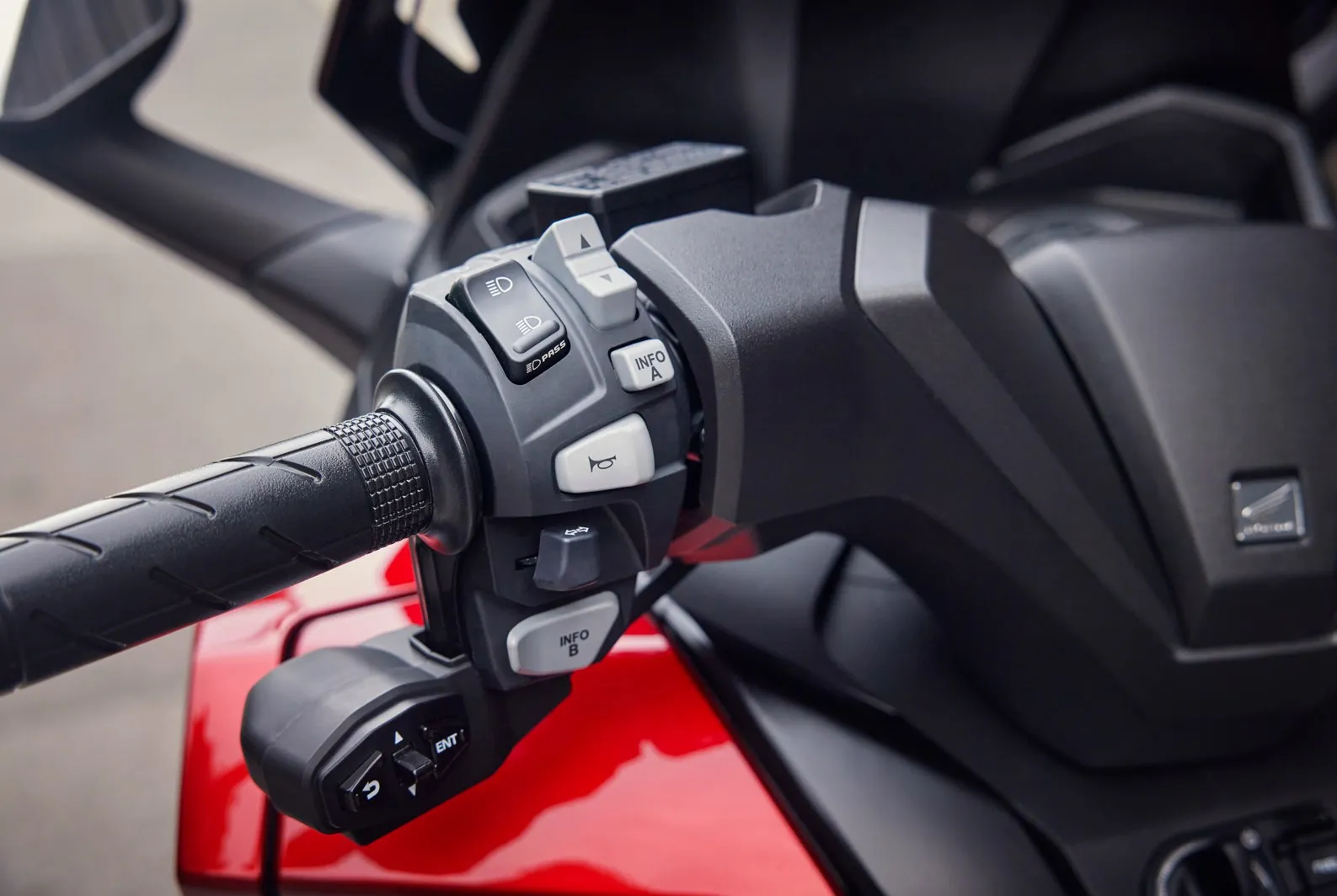 Honda Forza 350 + topcase [6]