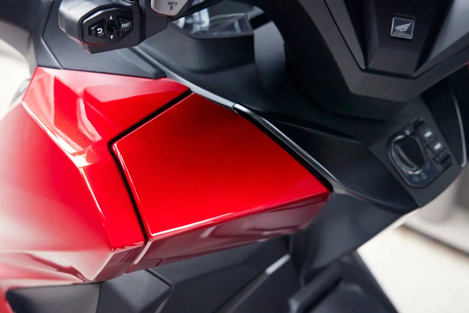 Honda Forza 350 + topcase [11]